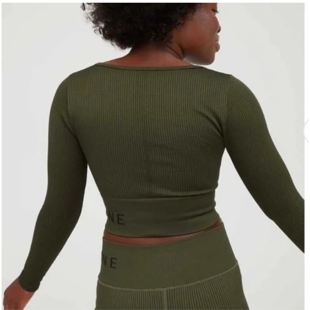 Offline by Aerie size medium long sleeve crop cropped shirt top army gre…